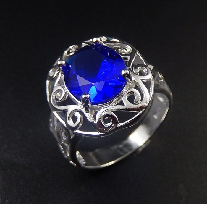 טבעת כסף 925 בשיבוץ קריסטל כחול מידה 8