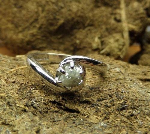 טבעת בשיבוץ יהלום גלם לבן כסף מידה: 7.5