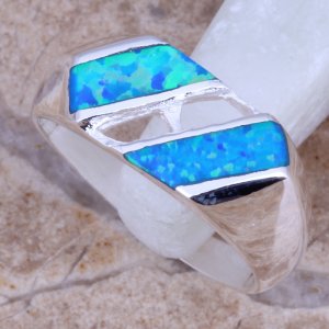 טבעת כסף 925 בשיבוץ אבני אופל כחול
