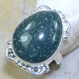 טבעת כסף 925 משובצת אבן ג'ספר ירוק עיצוב טיפה מידה : 6.75