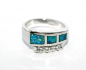 טבעת כסף 925 משובצת באבני אופל כחול