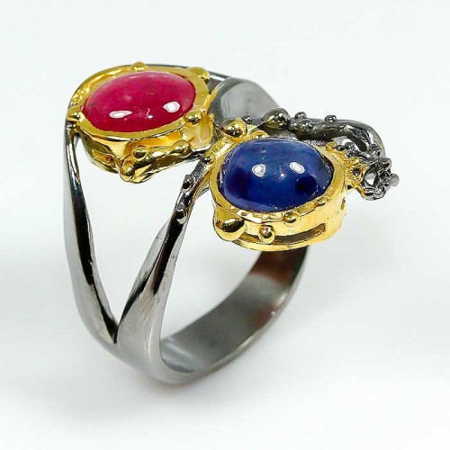 טבעת בשיבוץ רובי וספיר טבעת יוקרה עסודת יד כסף ציפוי זהב ורודיום שחור מידה: 7