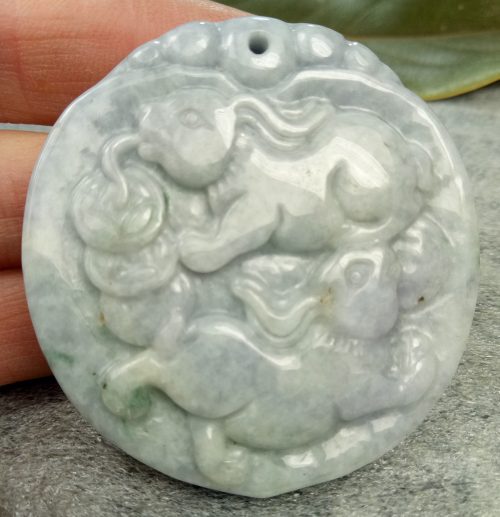 תליון ג'ייד ירקן Jade עבודת יד - תעודה קוטר: 44 מ"מ במשקל: 24.94 גרם