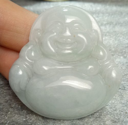 תליון מאבן ג'ייד ירקן Jade - תעודה מפוסל עבודת יד מידה: 3*3.7 מ"מ