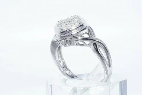 טבעת יוקרה כסף 925 בשיבוץ 17 יהלומים לבנים משקל: 06. קרט ניקיון: SI1 מידה: 7.25