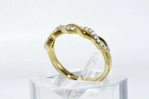 טבעת יוקרה כסף 925 ציפוי זהב בשיבוץ 21 יהלומים לבנים משקל: 11. קרט ניקיון יהלומים: I1 מידה: 5.25