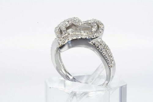 טבעת יוקרה כסף 925 עיצוב לב בשיבוץ 20 יהלומים לבנים משקל: 13. קרט ניקיון יהלומים: I2 מידה: 8.25