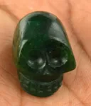 אבן ירקן בצבע ירוק כהה